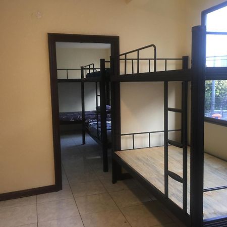 Gung Domitory Hostel Pattaya Bagian luar foto